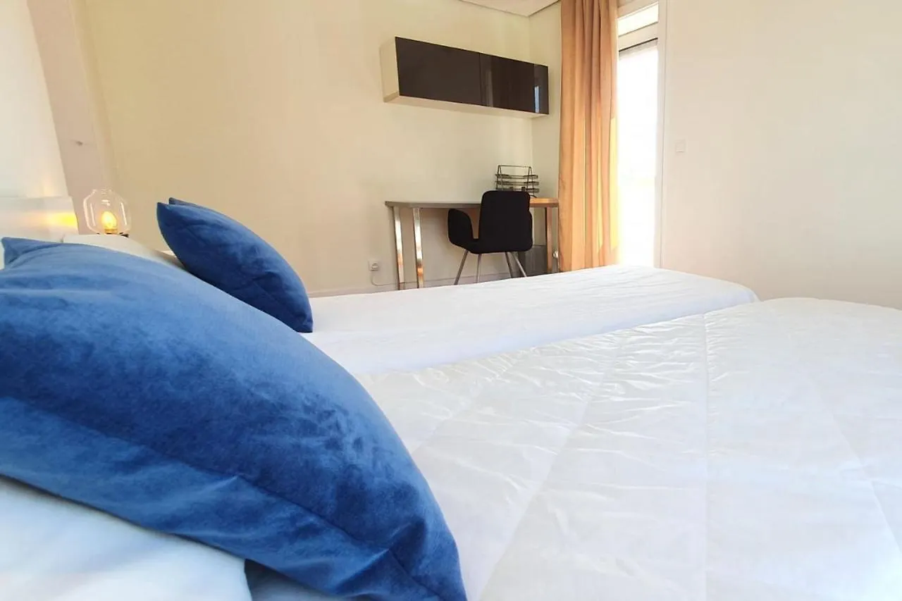 Lovelystay - Modern 3Bedroom Duplex W/Pool Alcantarilha