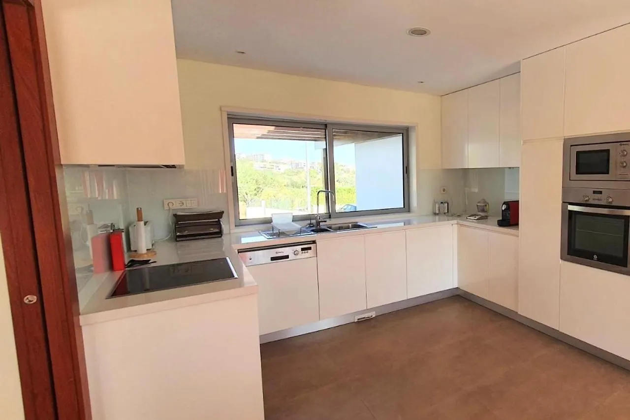 Lovelystay - Modern 3Bedroom Duplex W/Pool Alcantarilha