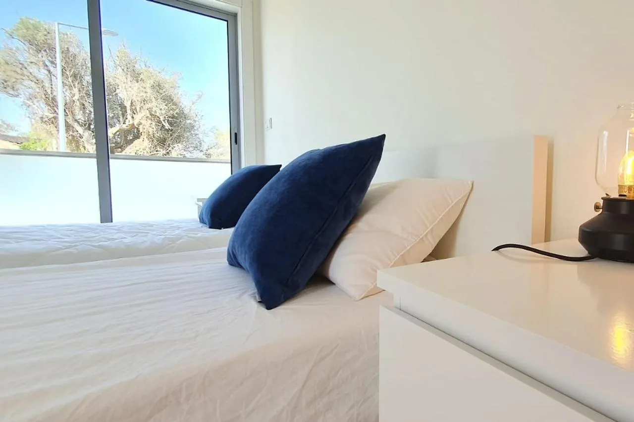 Lovelystay - Modern 3Bedroom Duplex W/Pool 阿尔坎塔里利亚 度假居