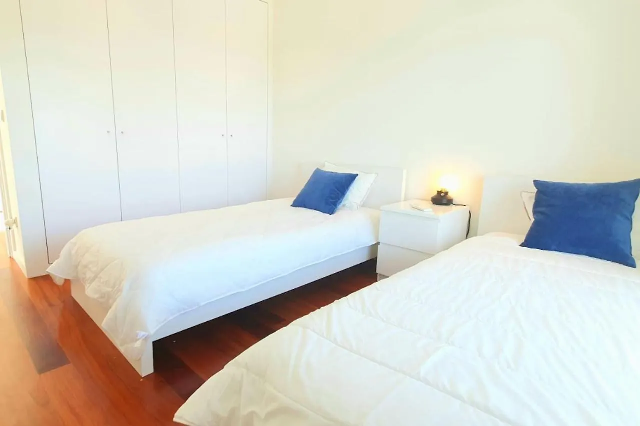 Lovelystay - Modern 3Bedroom Duplex W/Pool 阿尔坎塔里利亚 度假居