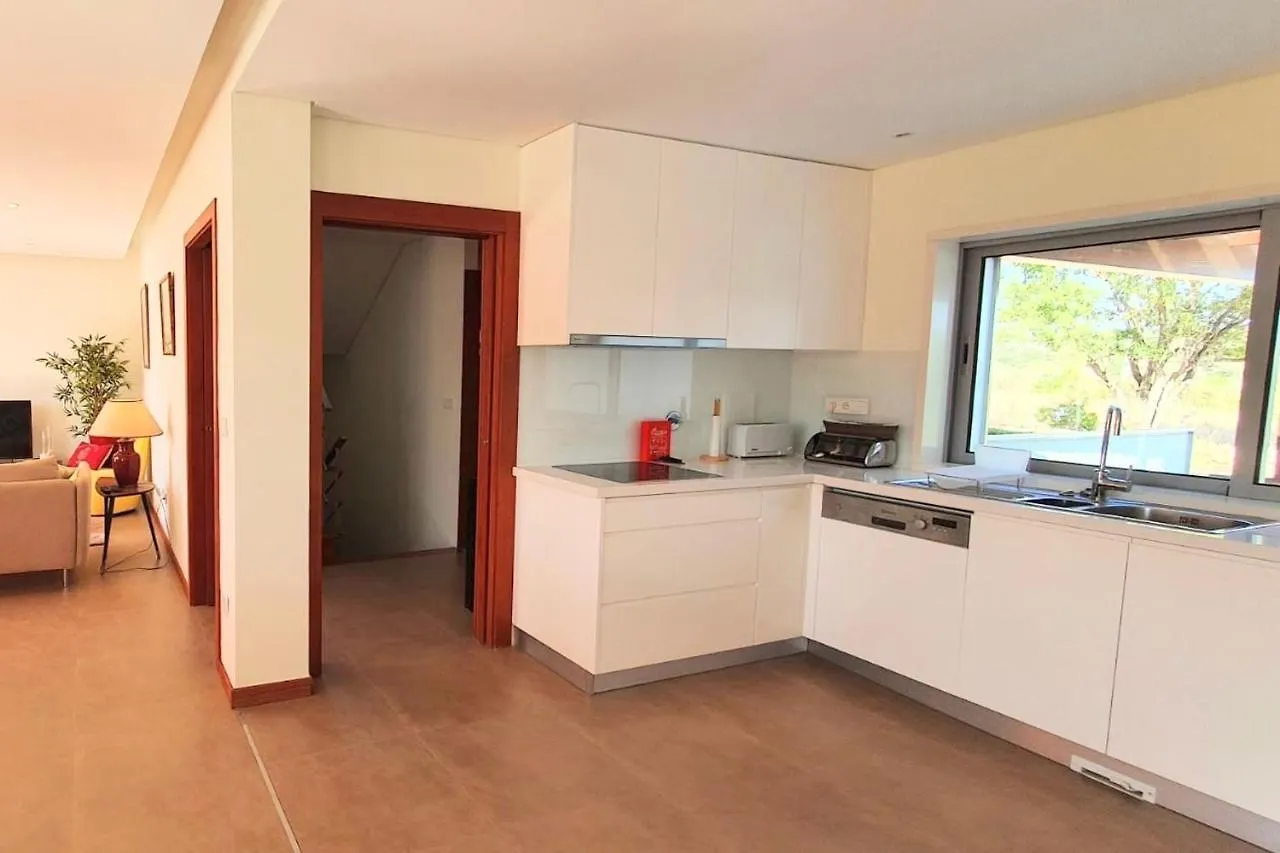Lovelystay - Modern 3Bedroom Duplex W/Pool 阿尔坎塔里利亚 0*,  葡萄牙