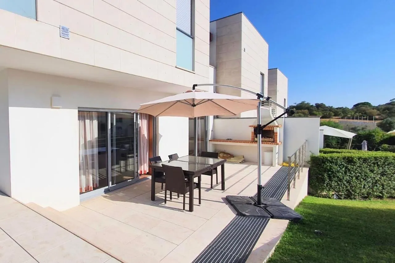 Lovelystay - Modern 3Bedroom Duplex W/Pool 阿尔坎塔里利亚 度假居