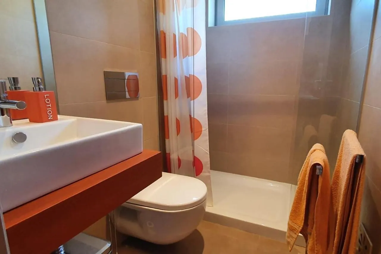 Lovelystay - Modern 3Bedroom Duplex W/Pool 阿尔坎塔里利亚 0*,